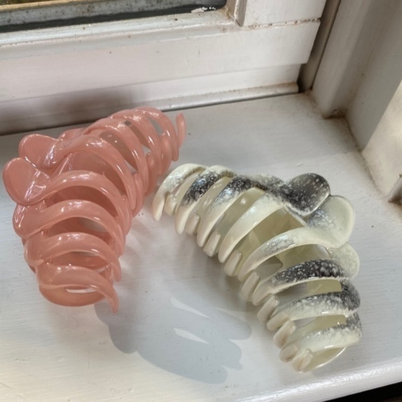 Anthropologie Accessories - Anthropologie Acrylic Hair Clip Set